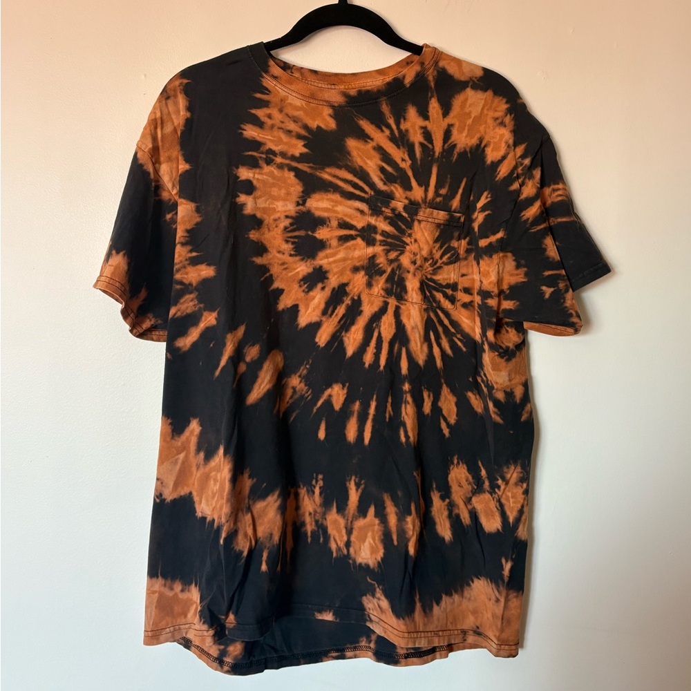 Tie-Dye Short Sleeve Pocket T-Shirt in Black and Orange